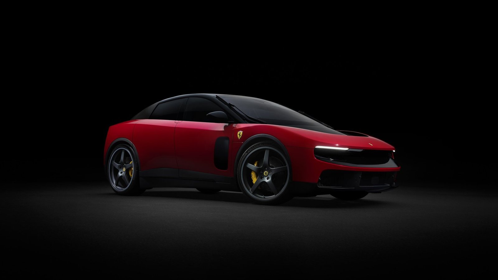 Ferrari Luce na cor Rosso Fiammante